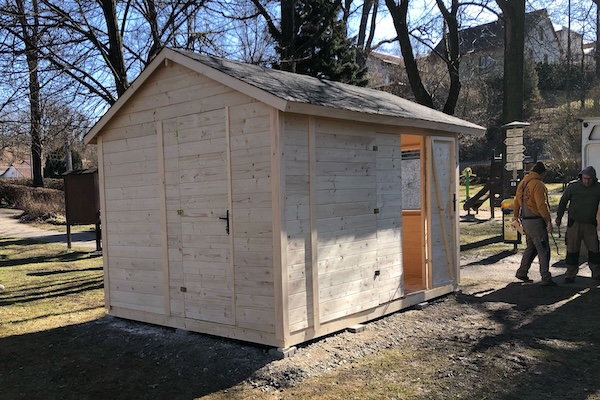 Dokončenie montáže dreveného domčeka